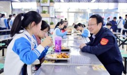 林州一中食堂爆料视频曝光,揭秘校园食堂卫生问题