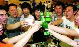 嘴哥爆料带员工喝酒视频,现场视频曝光引热议