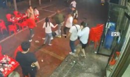 烧烤摊事件爆料视频播放,一场引发热议的街头冲突